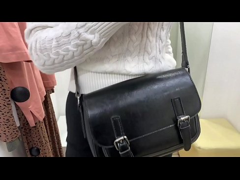 ❤️ Javna masturbacija mlade kujice FeralBerry s dildom u sobi za mjerenje ☑ Porno na hr.teenactivewear.ru